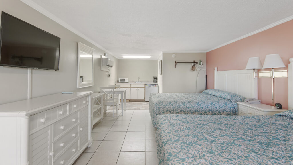 Cabana suite adjoining room